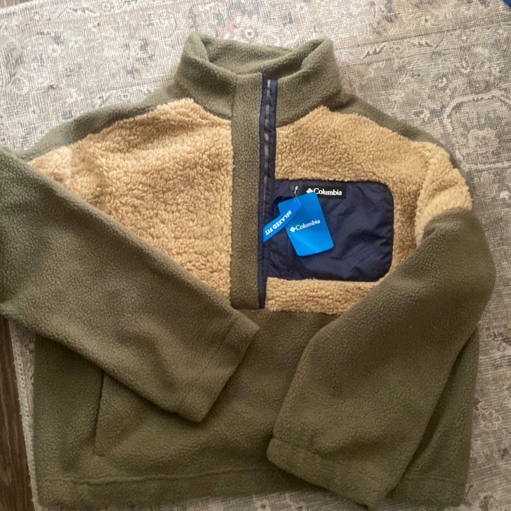 Columbia fleece jacket 
Can be for women, young man or child XXL